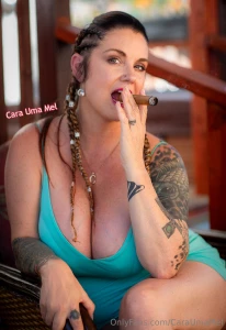 Watch me suck on this thick cigar caraumamel