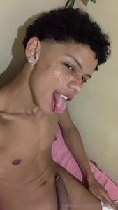 Does someone suck the head of my dick