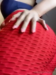 I love these kinds of yoga pants so much i wish i had more pairs