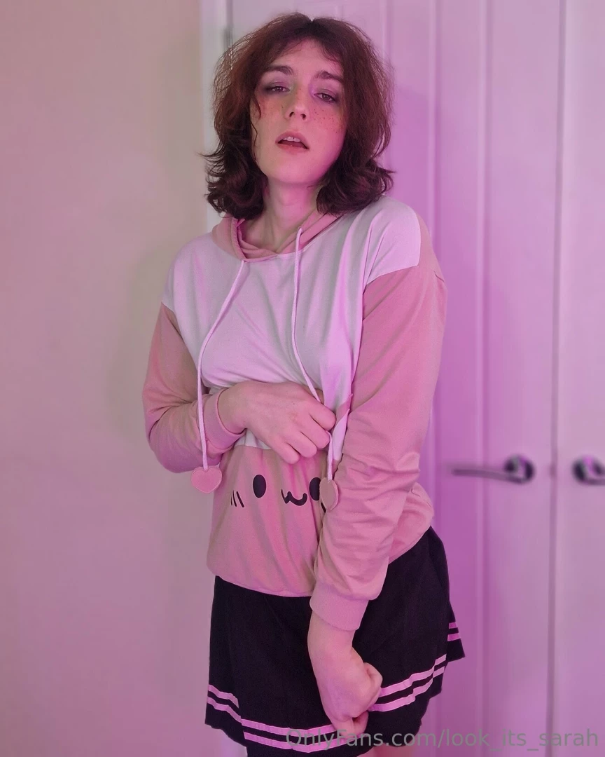 Help my skirts caught on something 