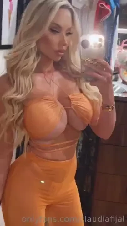 I know you love my outfits 