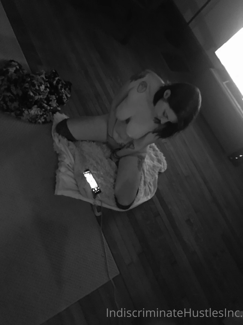 Feed the baby please daddy i m wet and ready to drop all in your dm 