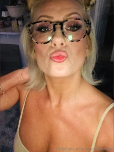 Oh hiiiiiiiiiiiiiiiiii it s jus meeeee being a l t lol enjoy kissessss part 1