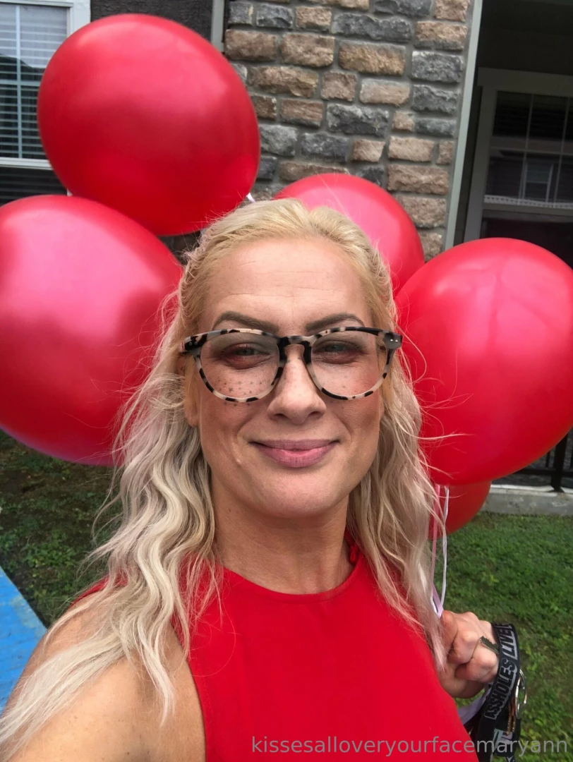 Happy sunday funday well i hope you re having a good day i m not naked 