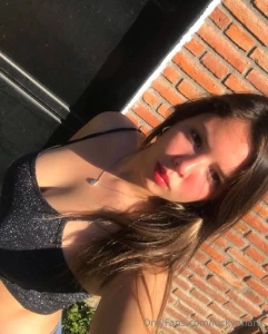 Come hang out with me love i m 20 years old and i love to play i do