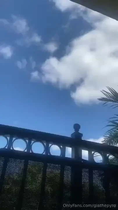 Hey cutie send me a chat if ur bored 