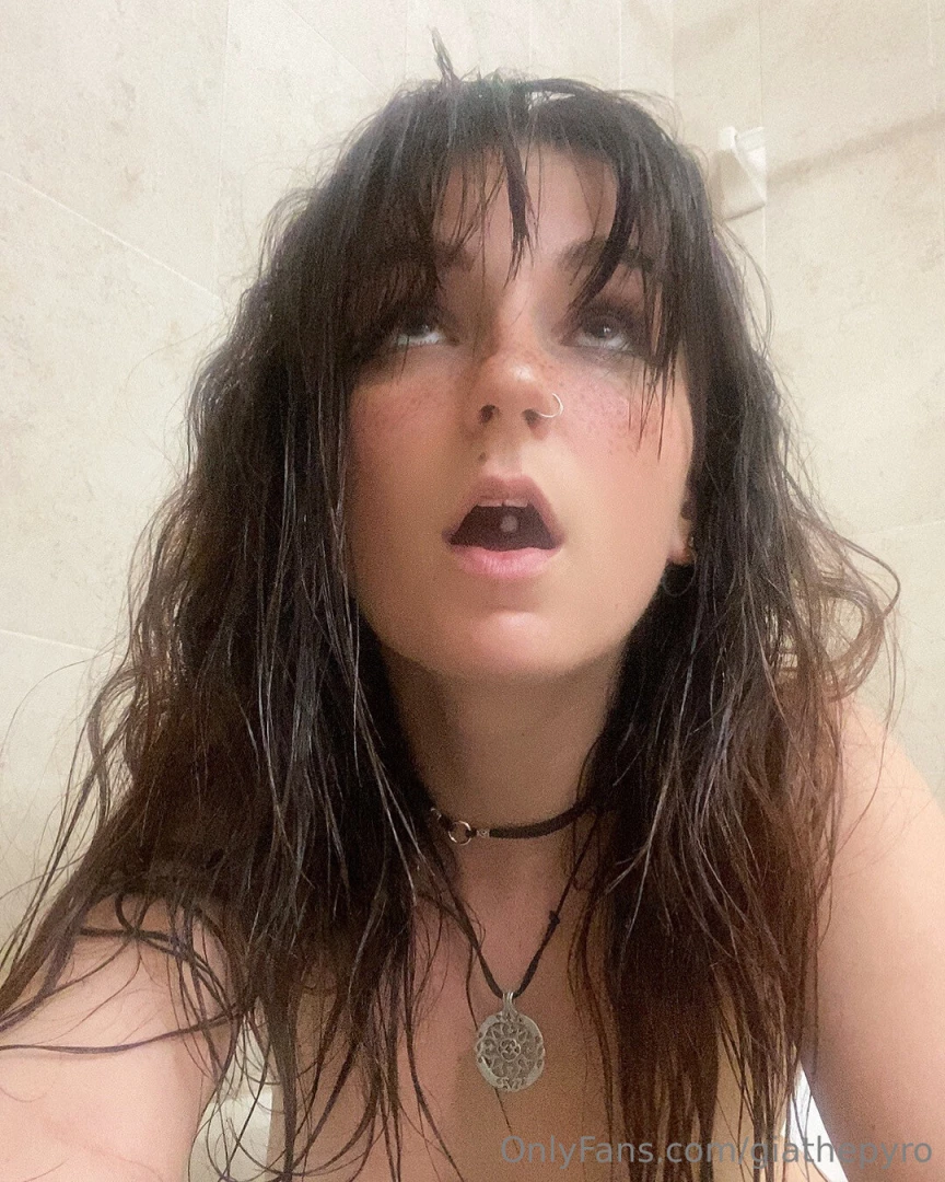 Saturday special subscribe to my premium account elegantxhaos and get 