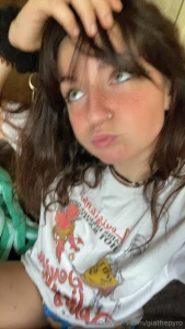 Happy wednesday guys also i just hit 420 subscribers so everyone send