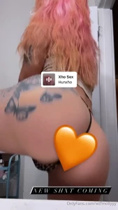 wtfmollyyy - Good morning babes swipe to see some of this fat ma a lil sum to get y 