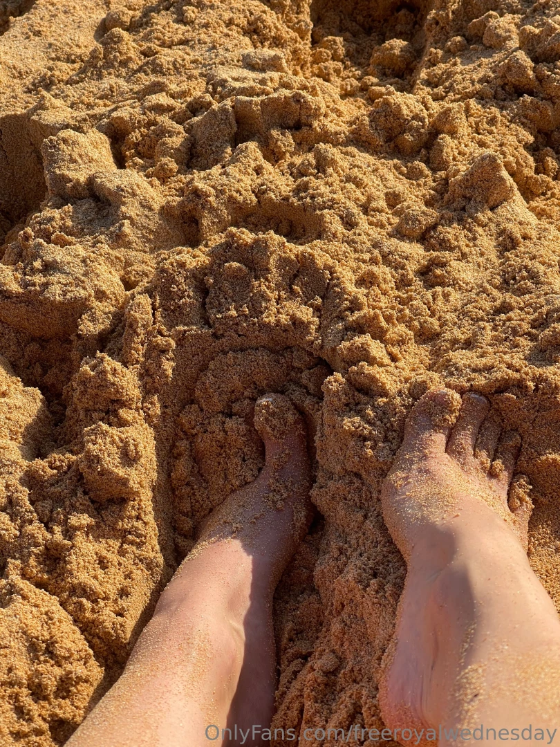 Sandy toes your lucky day you get to see them for free 