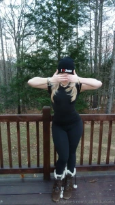 Im cold will u help warm me up