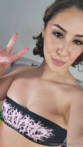 Wanna get a little closer to mommy cum play tommykingvip