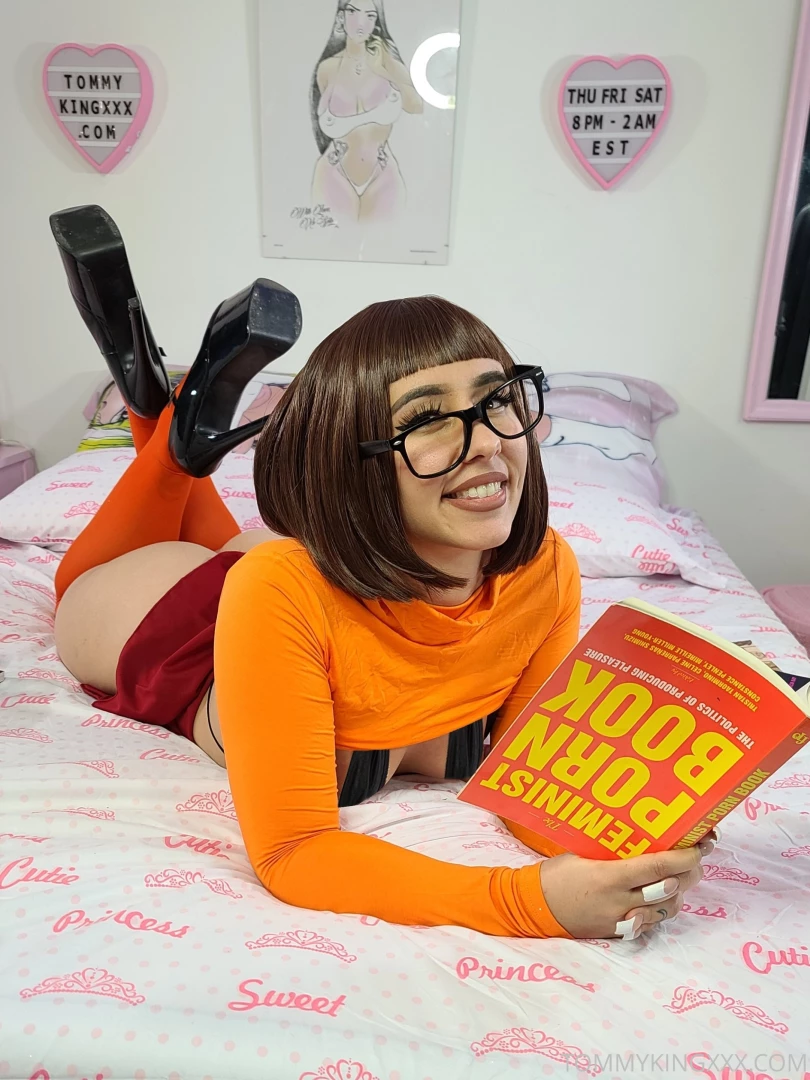 Jinkies i have a slutty little mystery on my hands think you can help 