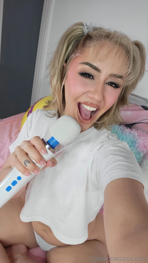 Hitachi karaoke photoset 