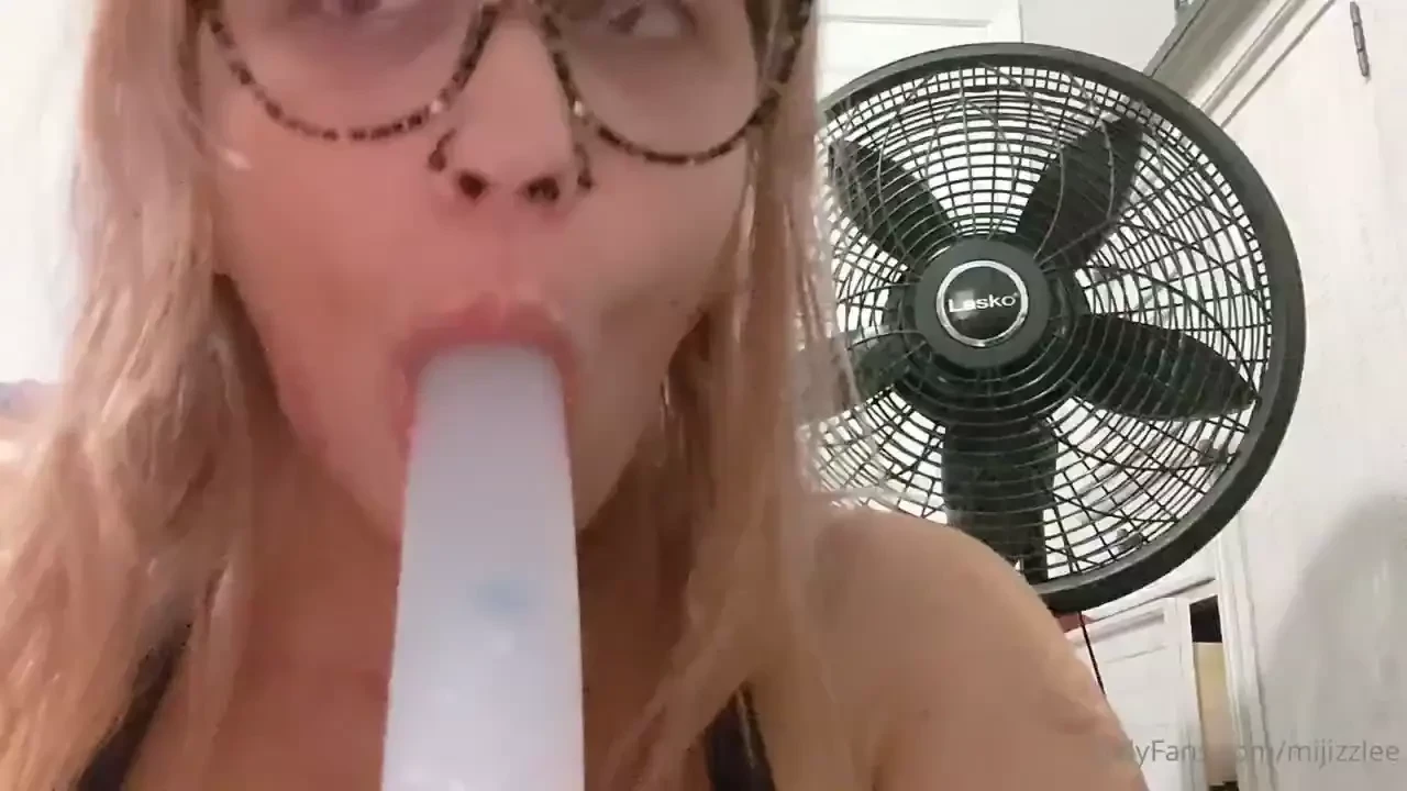 A little dildo play time 