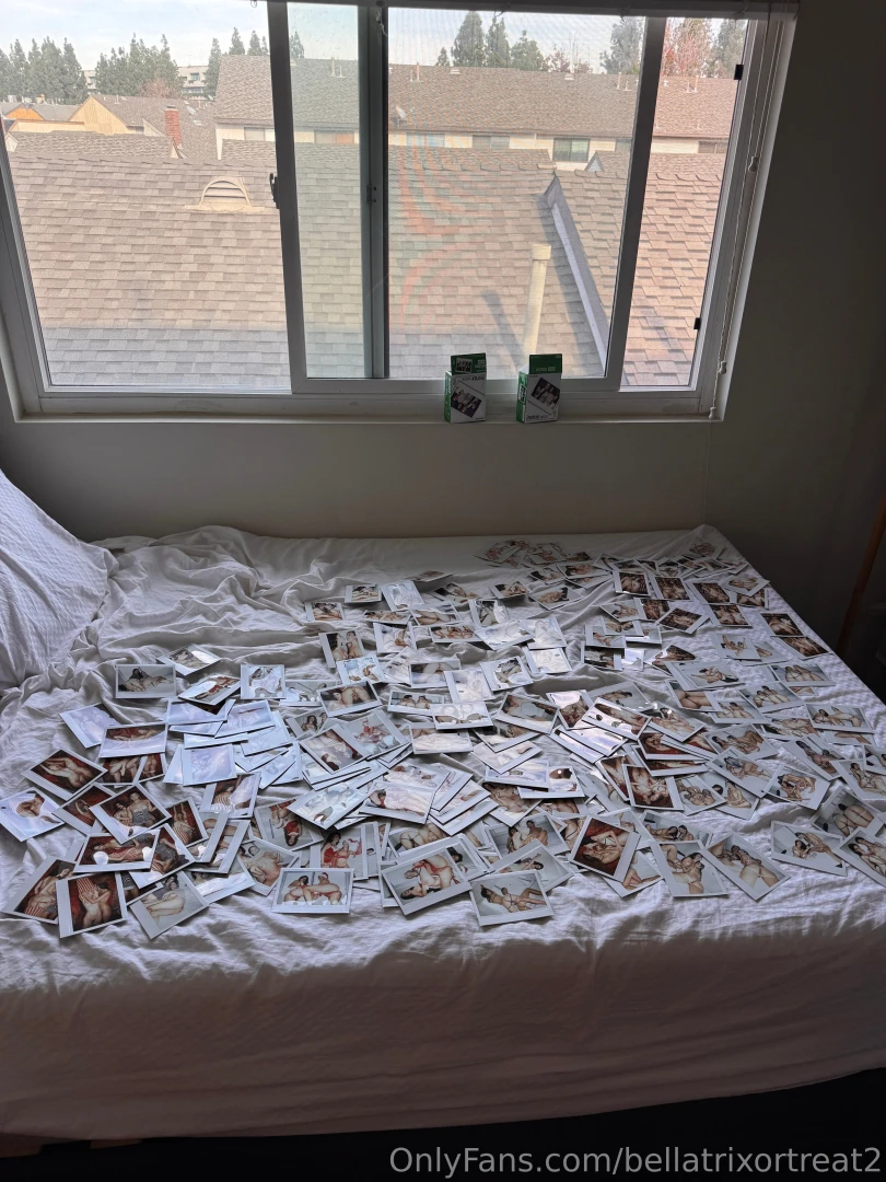 Stephinspace and i got to do a silly erotic polaroid shoot together part 1 