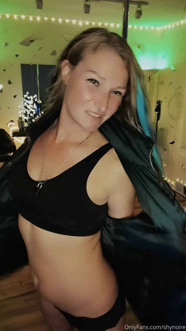 Happy hump day just playing around w my new toy that i got at walmart 