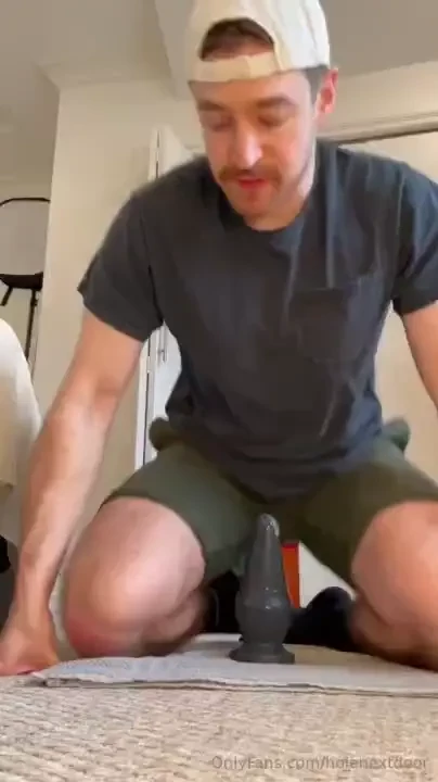 Plugging up before the gym makes me sooo fucking horny and it makes 