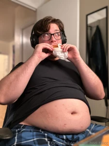 Junk food diet day 17 mcdonald s for lunch and popeyes for dinner i m part 1