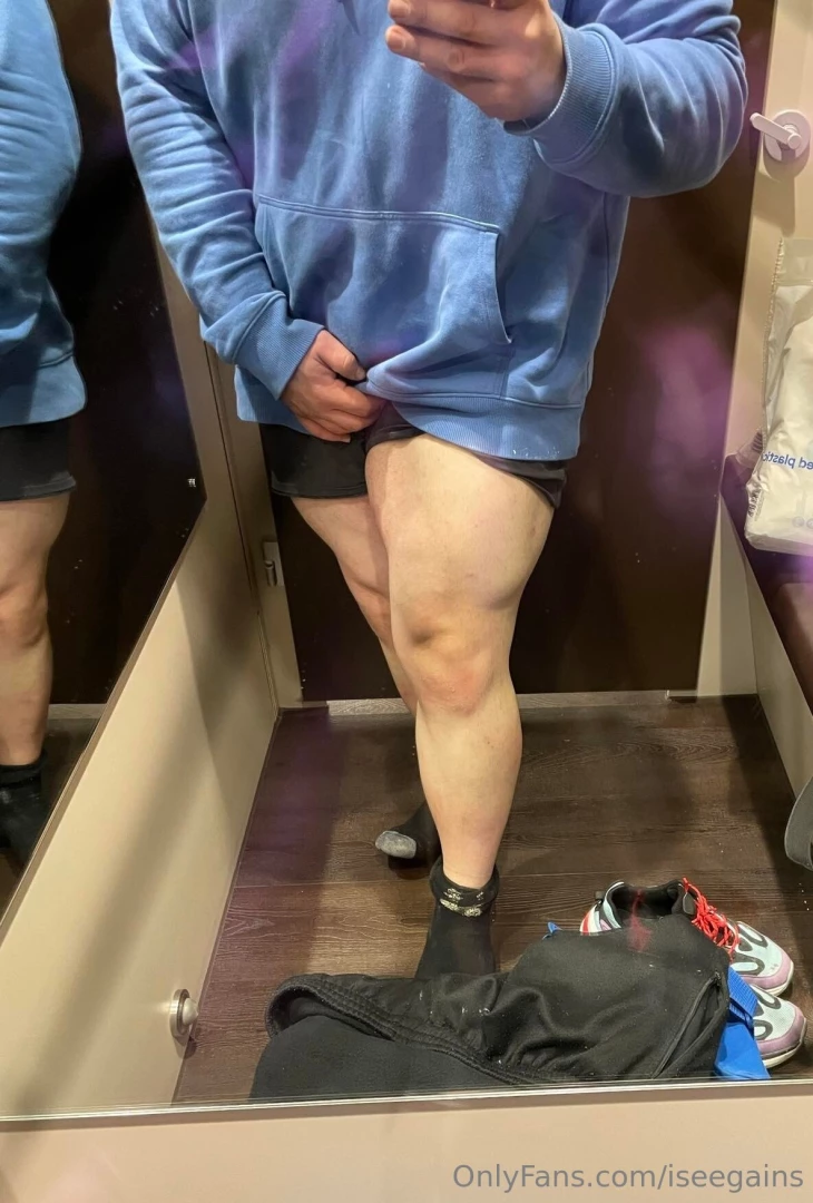 Sneak peek while shopping for jeans huge legs legday part 1 
