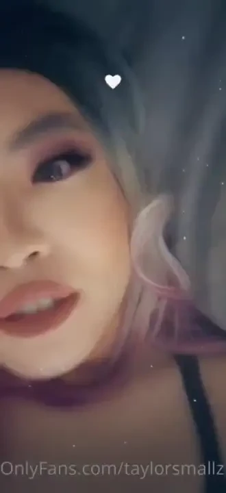 Anyone wants a kiss from taylor i miss passionate kisses so much 