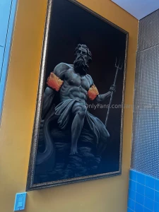 Every king needs a queen i wonder if he likes the petite type