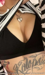 Hey bbys just letting you know i ll be delayed by a day with custom