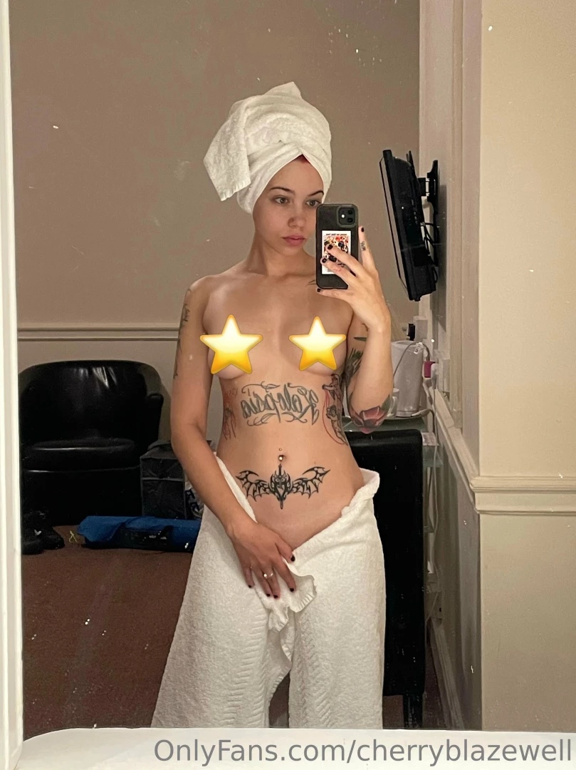 Hey lovelys check your dm s for my first ever ppv i ve just sent out 