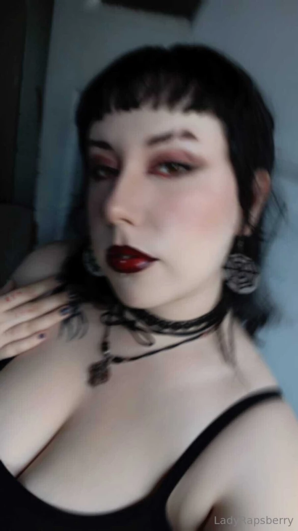 Does my dark hair really look good on me 