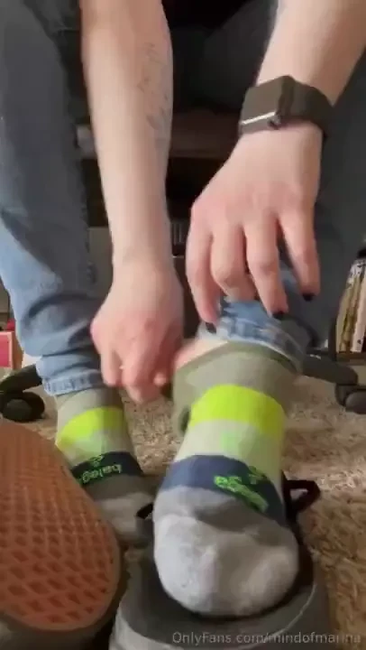 A fun lil sock amp vans shoe removal 