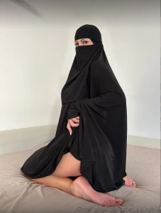 Muslima fatima khalifa zeigt was sie heute unter ihrer burka verbirgt part 1