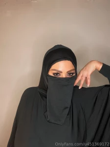 Muslimische frau die geheimnisse verbirgt schreibe mir part 1