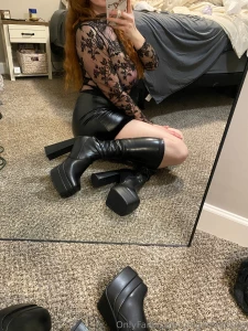 I have a 3 min giantess video in this outfit where i crush you with my