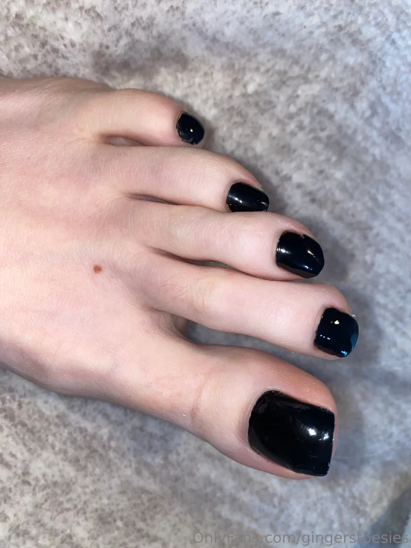 Gag on my perfect toes do it now 