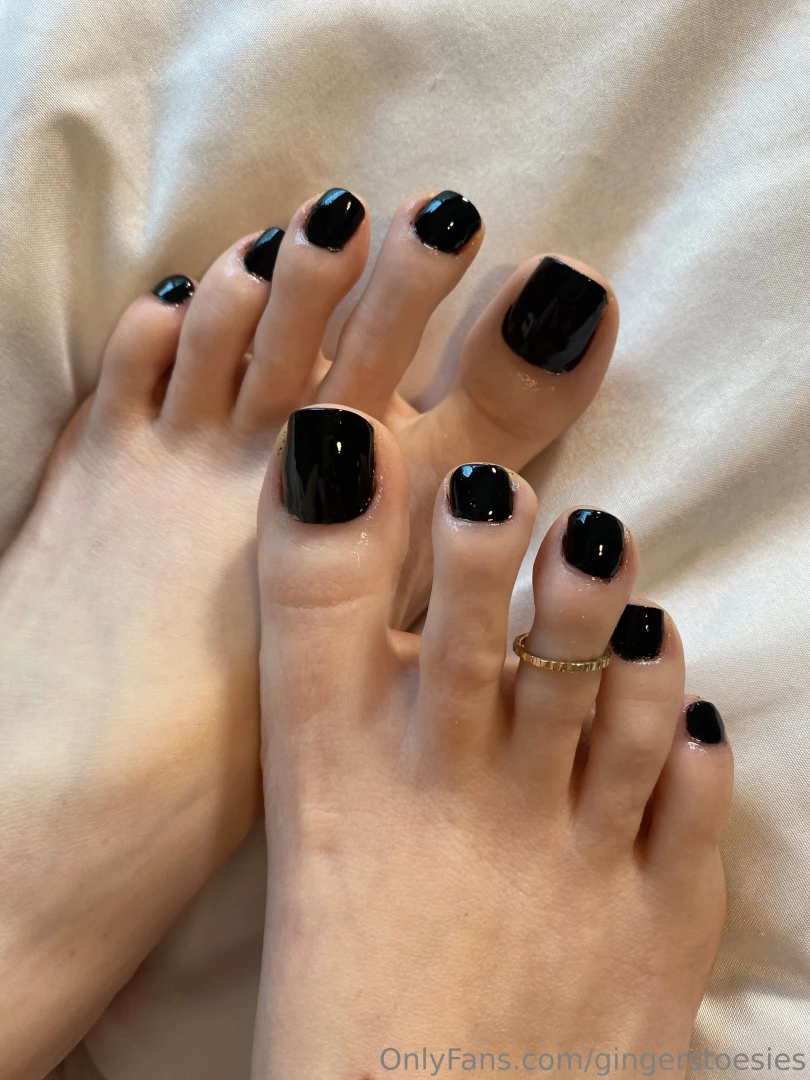 Fresh pedi alert the black is 