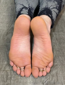 Ooopppss my forth hole is showing