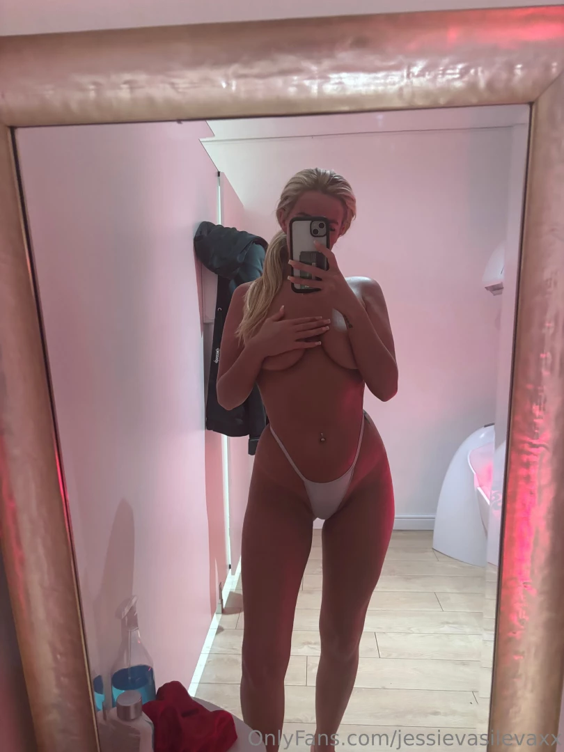 I know i look sweet but i m thinking very bad things rn 