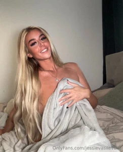 Mornings in bed with me are the best x