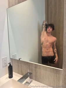 Look i ll pull my dick out in my dms if you send me one right now but