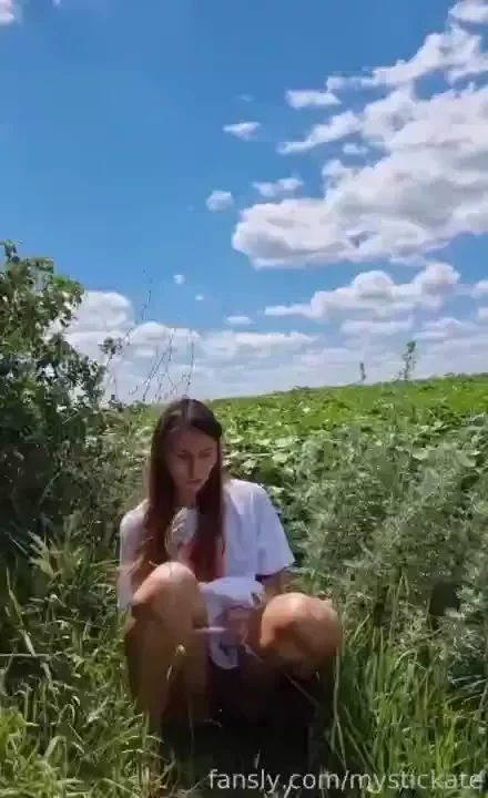 Well i m peeing on the road again fyp sex sexsting brunette pee video 