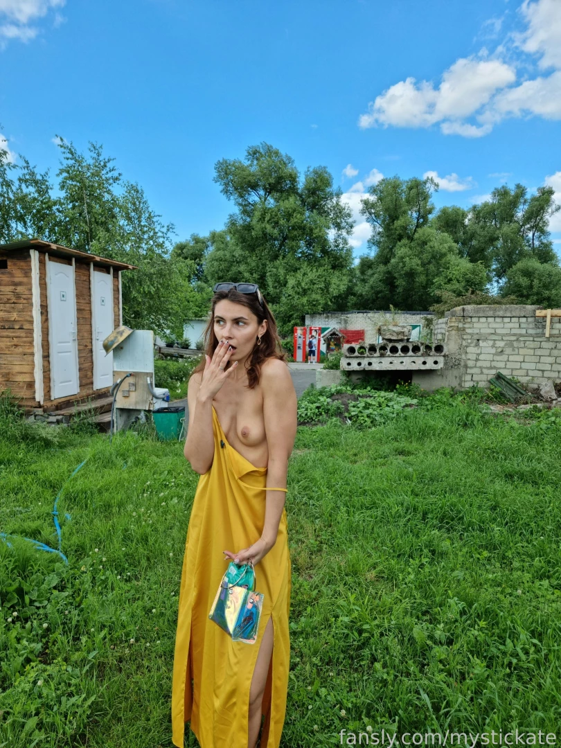 A huge gallery of me taking a naughty walk in a public park subscribe part 8 