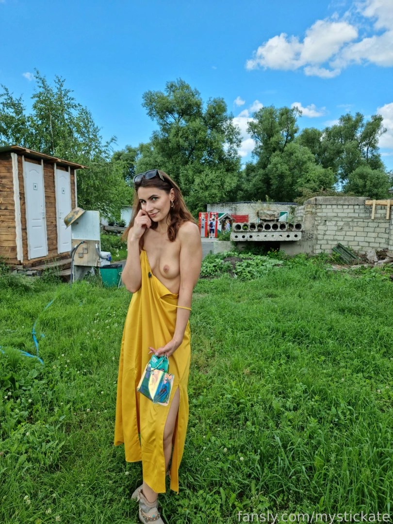 A huge gallery of me taking a naughty walk in a public park subscribe part 5 