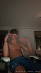 blondestud69-free - You d be very silly to miss what this british boy has been up to 