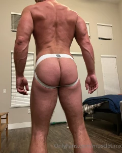 Happy humpday fans you like my fat muscle ass how about this hot knit