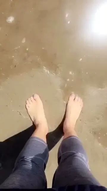 Toes in the sand footfetish beachtime 
