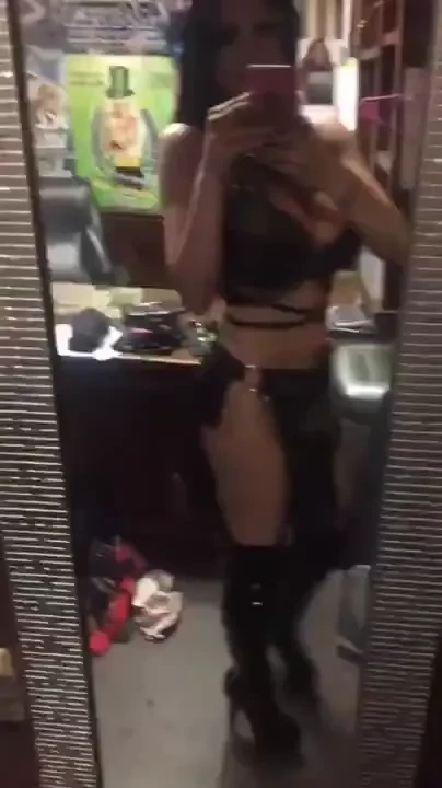 I m live on fanscope live backstage at tobies gentlemens club 