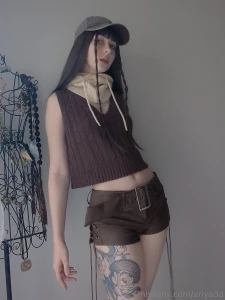 Just realized i look like a slutty amazon delivery girl in this outfit part 3