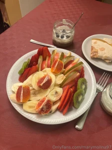 Bisogna tenersi sempre in salute con uno snack fruttato il vostro