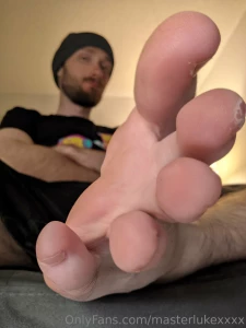 Wrap your lips around these toes