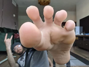 Total clown today https onlyfans com footgodlukexxxx